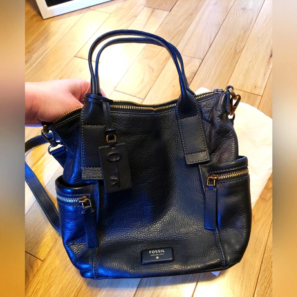 Black fossil crossbody purse